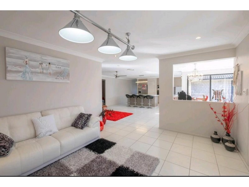 13 Benjamin Court, Yamanto QLD 4305