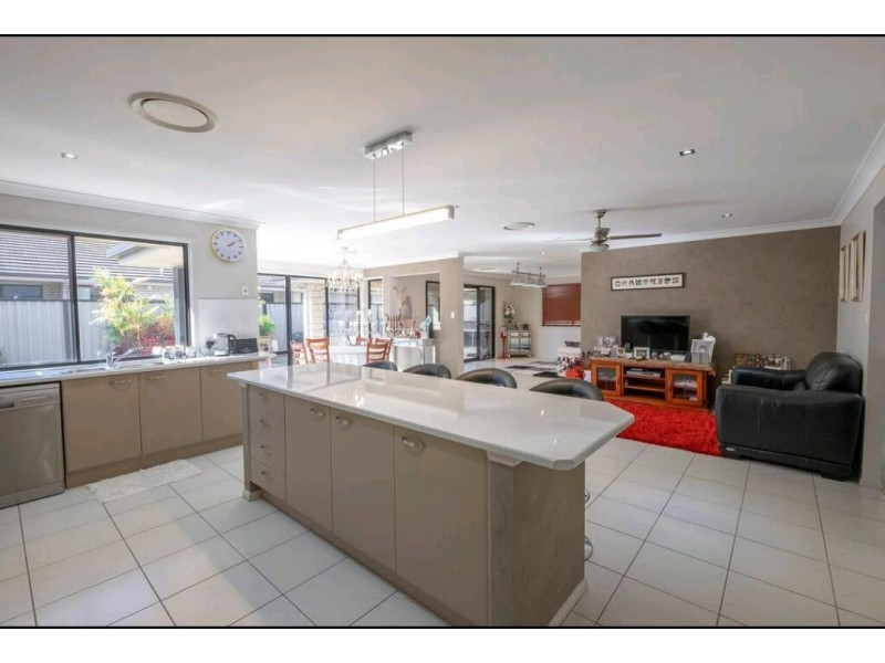 13 Benjamin Court, Yamanto QLD 4305