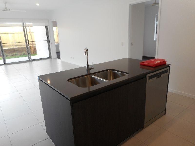 45 Meadows Boulevard, Strathpine QLD 4500