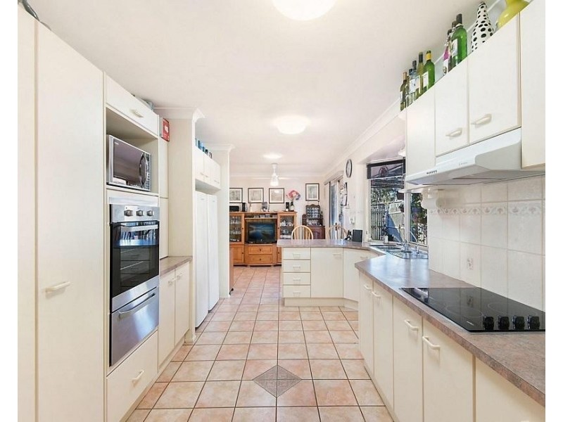 40 Amanda Street, Wynnum West QLD 4178