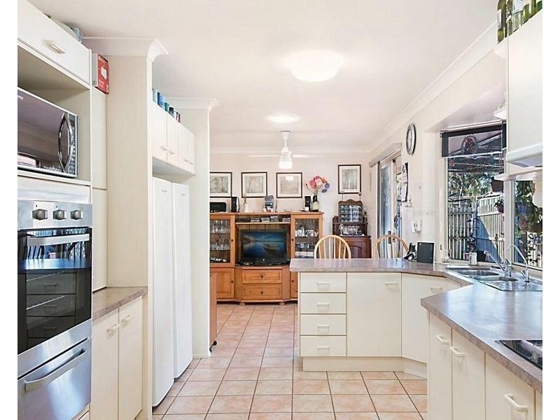 40 Amanda Street, Wynnum West QLD 4178