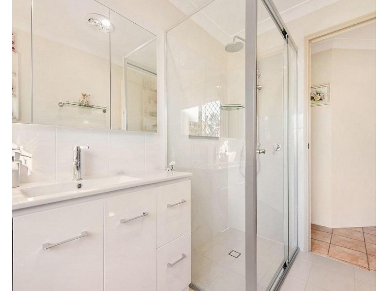 40 Amanda Street, Wynnum West QLD 4178