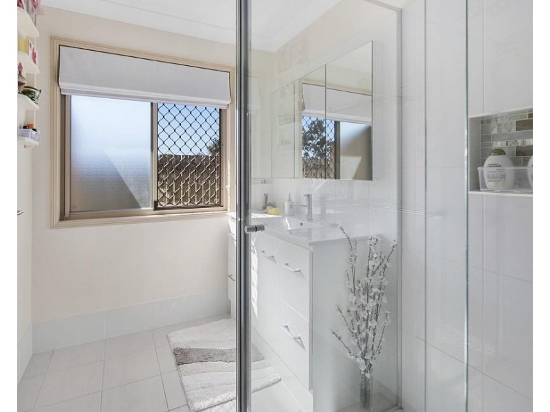 40 Amanda Street, Wynnum West QLD 4178