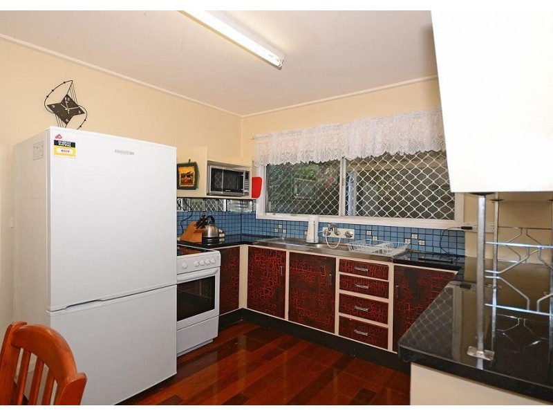 4 White Street, Point Vernon QLD 4655