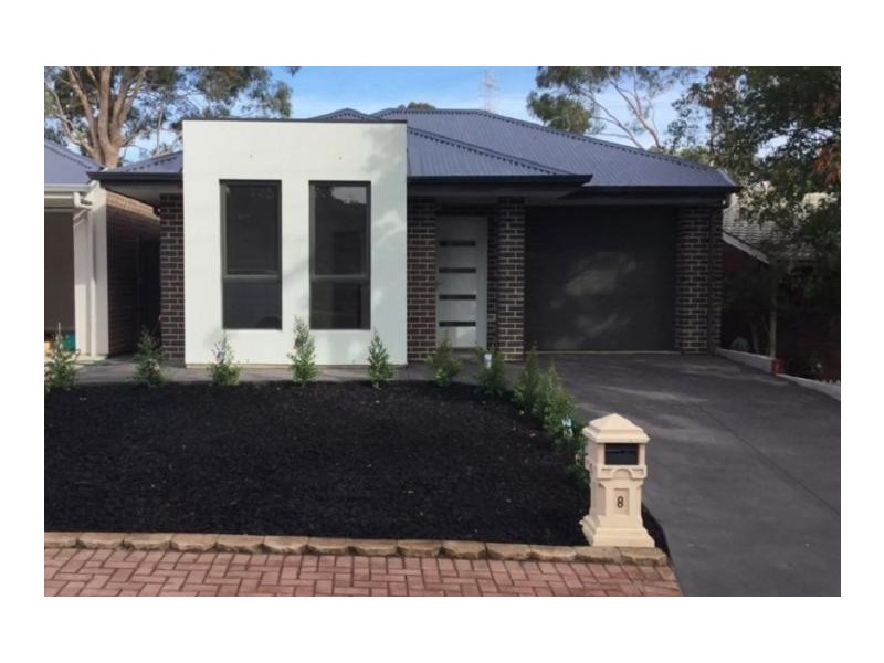 8 Roxanne Avenue, Aberfoyle Park SA 5159
