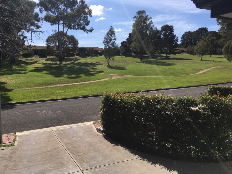 8 Roxanne Avenue, Aberfoyle Park SA 5159