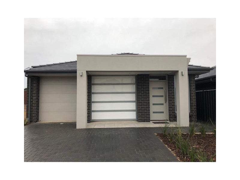 3 Nambucca Avenue, West Lakes Shore SA 5020