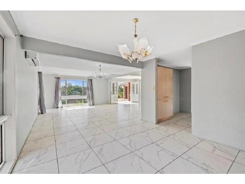 172 Castile Crescent, Edens Landing QLD 4207