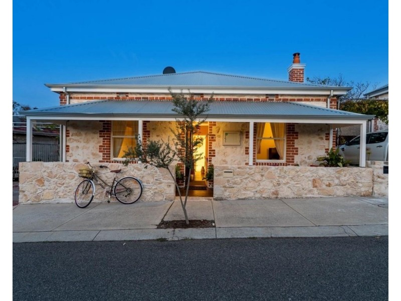 8 Wesley Street, South Fremantle WA 6162