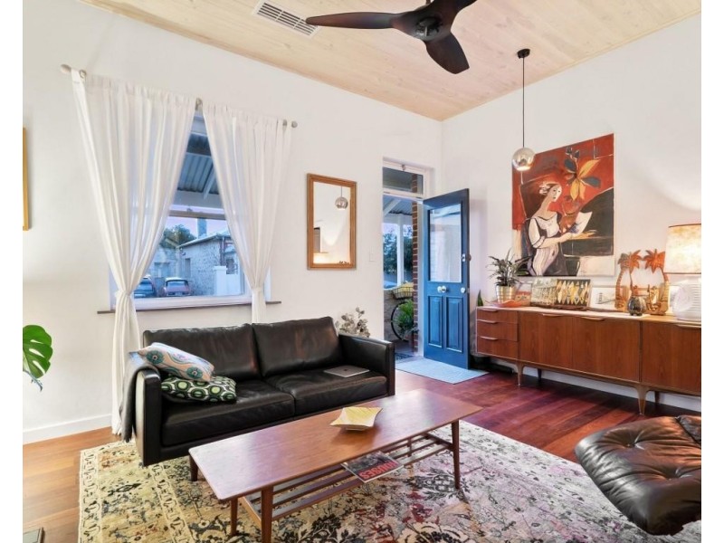 8 Wesley Street, South Fremantle WA 6162