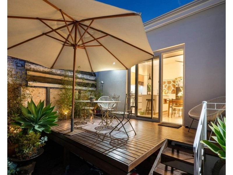 8 Wesley Street, South Fremantle WA 6162