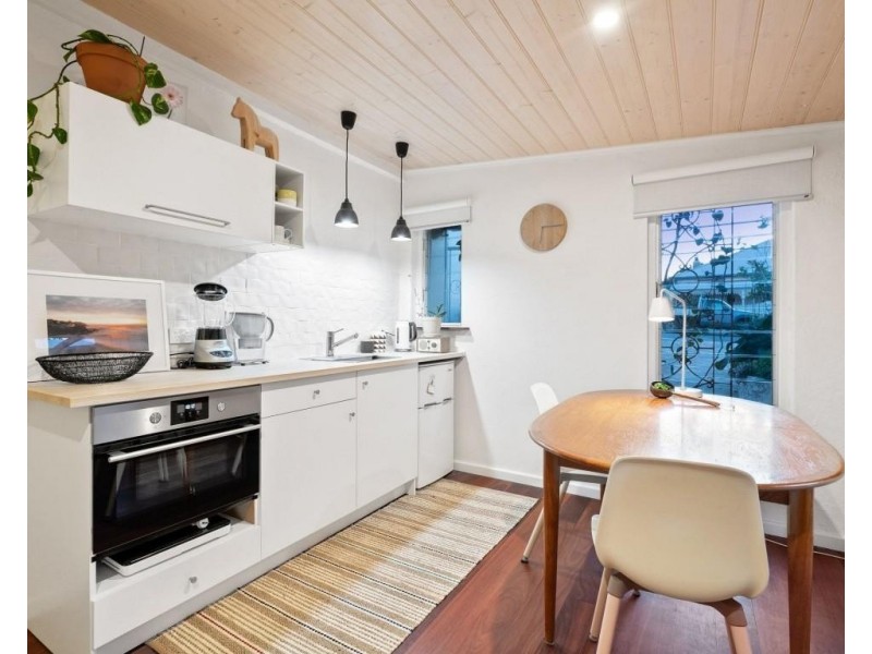 8 Wesley Street, South Fremantle WA 6162