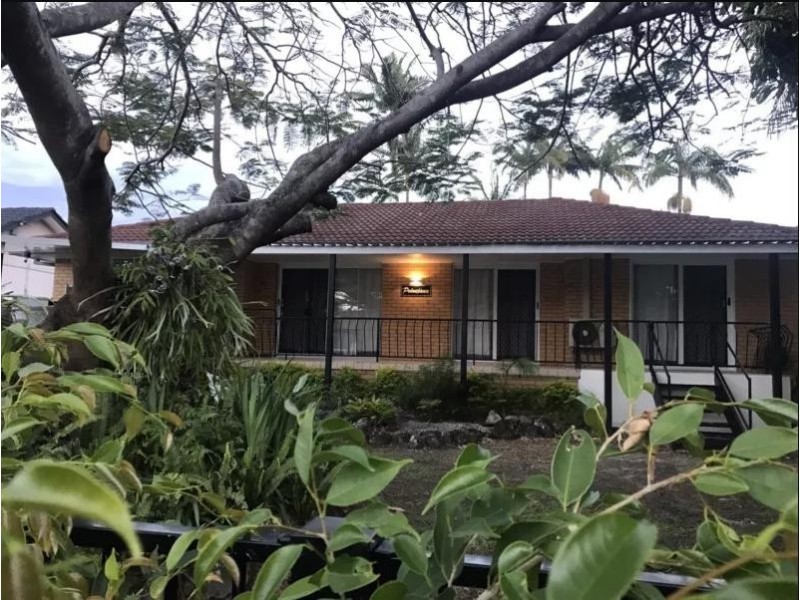 4 The Glade, Labrador QLD 4215