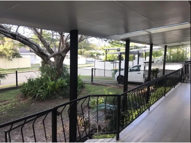 4 The Glade, Labrador QLD 4215