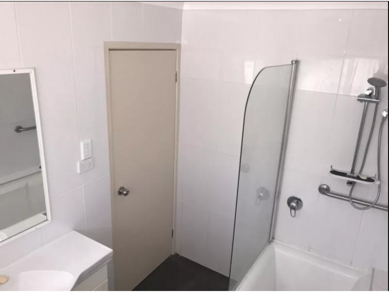 4 The Glade, Labrador QLD 4215