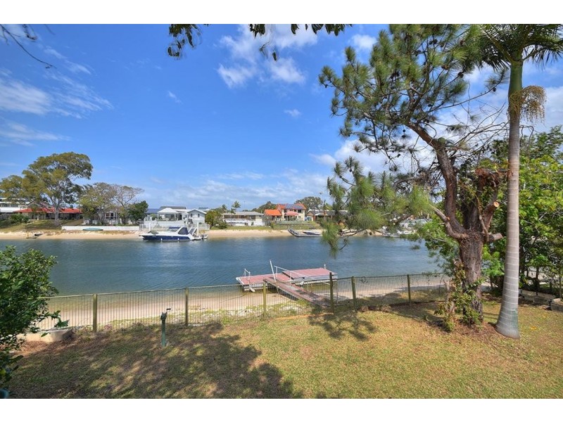 11 Sundowner Court, Mermaid Waters QLD 4218