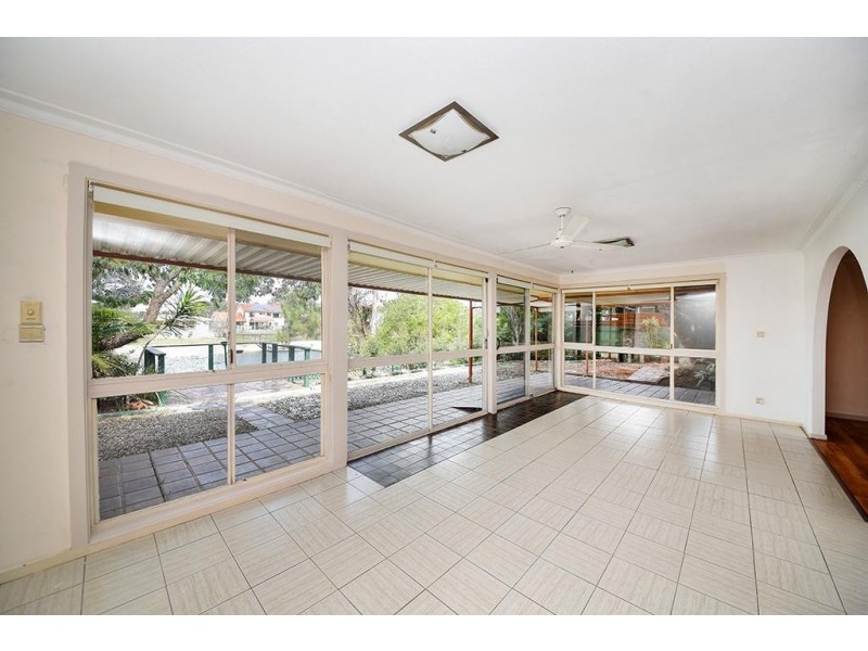 11 Sundowner Court, Mermaid Waters QLD 4218