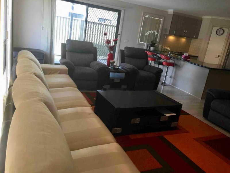 43 Tyndall Street, Cranbourne East VIC 3977