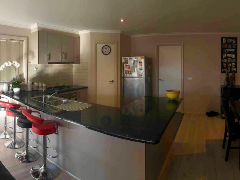 43 Tyndall Street, Cranbourne East VIC 3977