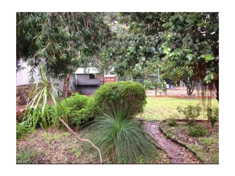 13 Landers Road, Lesmurdie WA 6076