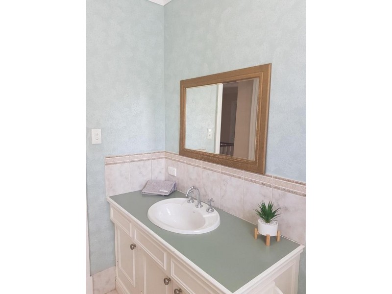 56 Warlingham Drive, Lesmurdie WA 6076