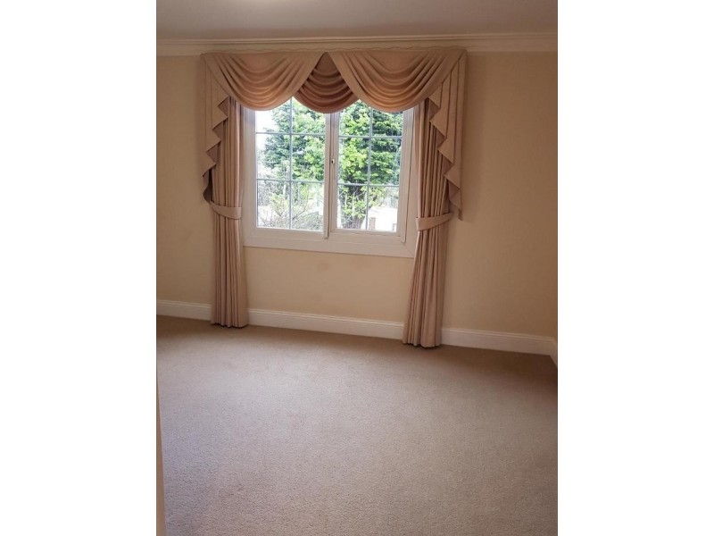 56 Warlingham Drive, Lesmurdie WA 6076