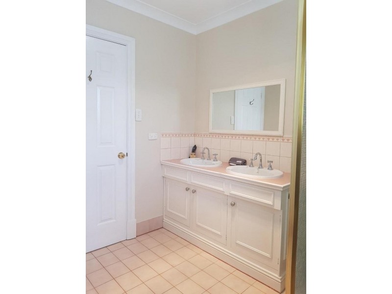 56 Warlingham Drive, Lesmurdie WA 6076