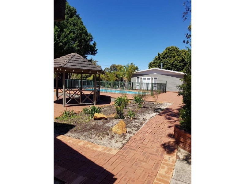 56 Warlingham Drive, Lesmurdie WA 6076