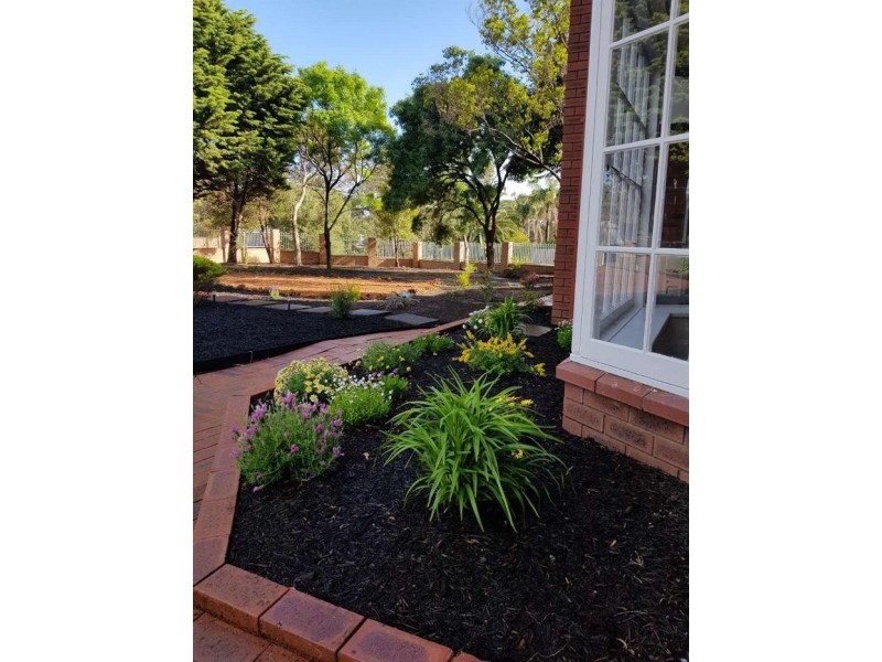 56 Warlingham Drive, Lesmurdie WA 6076