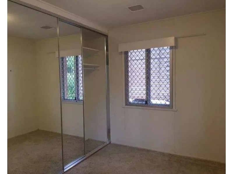 2 Fern Street, Holloways Beach QLD 4878