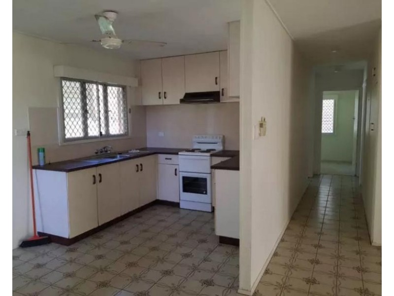 2 Fern Street, Holloways Beach QLD 4878