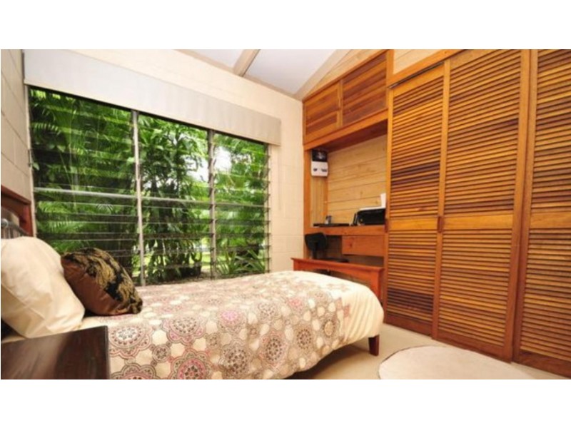 13 Mahogany Street, Holloways Beach QLD 4878