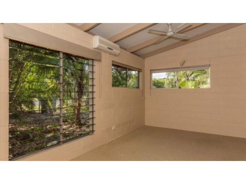 13 Mahogany Street, Holloways Beach QLD 4878