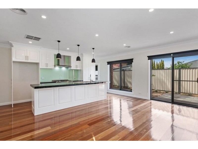 2/8 Barwon Avenue, Reservoir VIC 3073