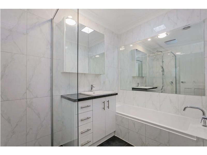 2/8 Barwon Avenue, Reservoir VIC 3073