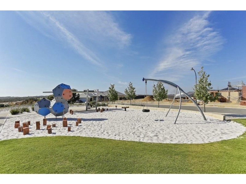 8 Lustre Road, Eglinton WA 6034