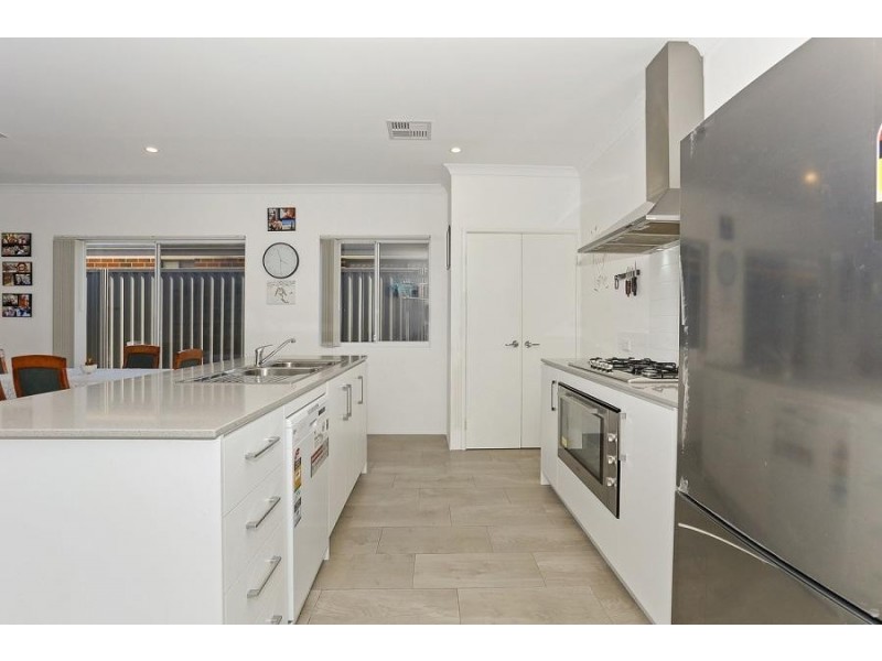 8 Lustre Road, Eglinton WA 6034