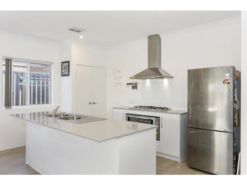 8 Lustre Road, Eglinton WA 6034