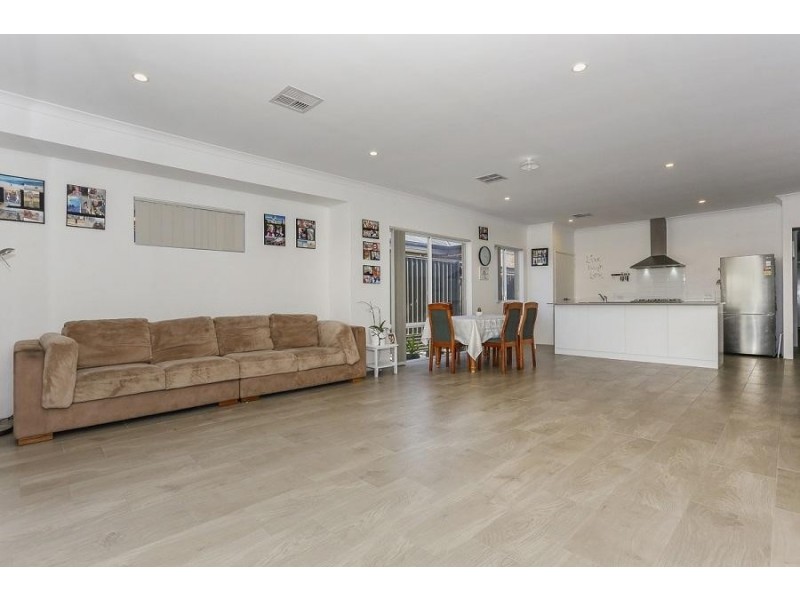 8 Lustre Road, Eglinton WA 6034