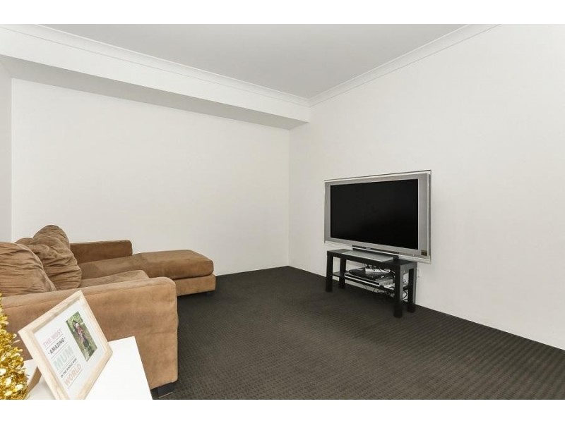 8 Lustre Road, Eglinton WA 6034