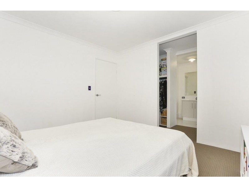 8 Lustre Road, Eglinton WA 6034