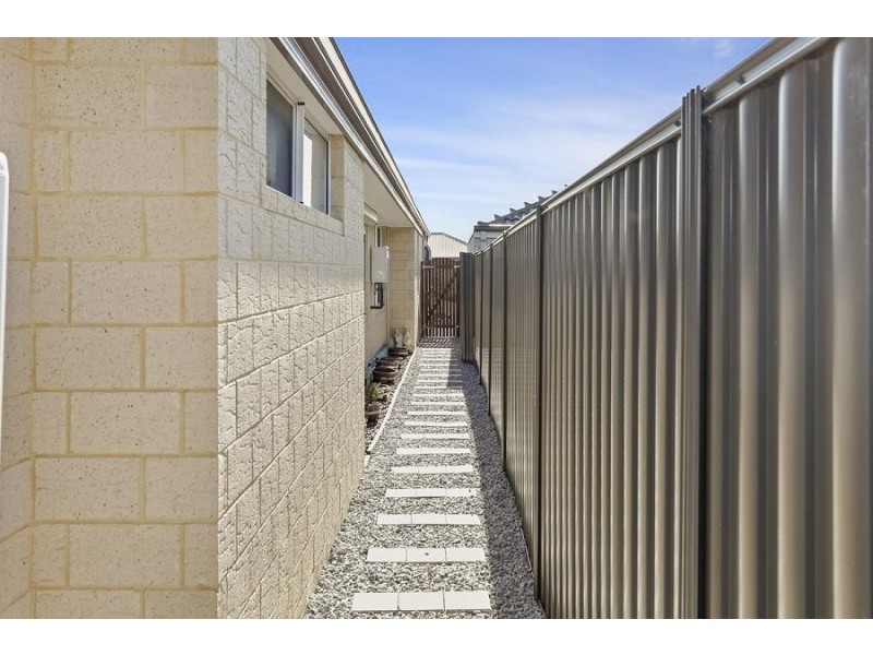 8 Lustre Road, Eglinton WA 6034