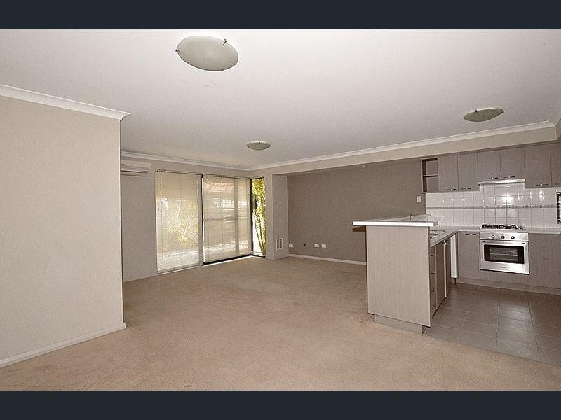 12 Goulburn Approach, Hammond Park WA 6164