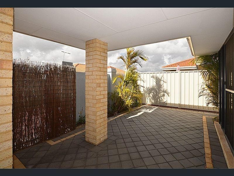 12 Goulburn Approach, Hammond Park WA 6164