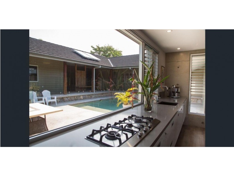 13 Voyager Street, South Mission Beach QLD 4852