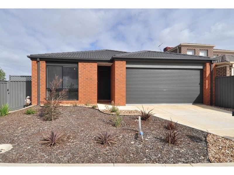 18 Holmewood Avenue, Deer Park VIC 3023