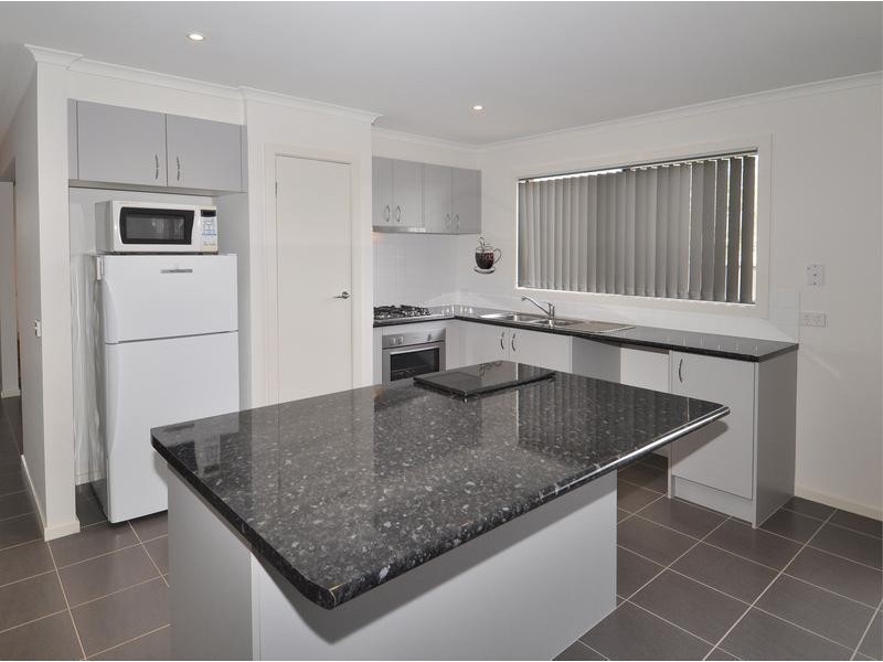 18 Holmewood Avenue, Deer Park VIC 3023