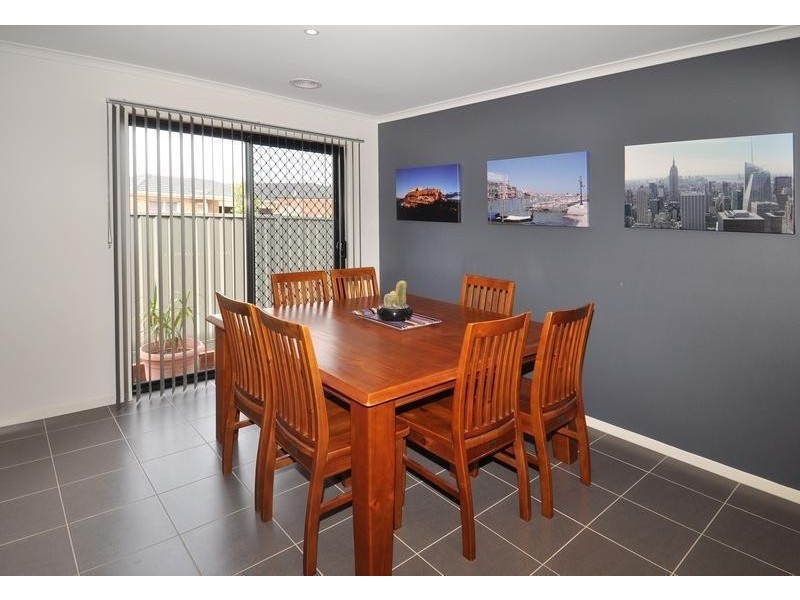 18 Holmewood Avenue, Deer Park VIC 3023