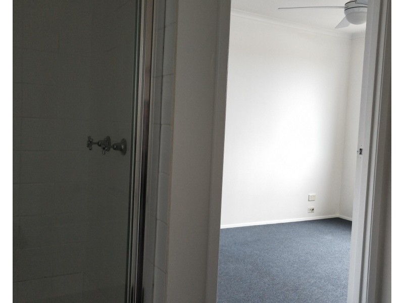 2/24 Gumbeel Court, Highland Park QLD 4211