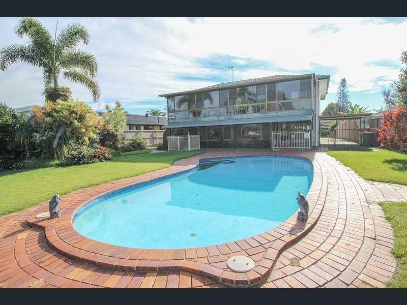 4 Alma Street, Broadbeach Waters QLD 4218